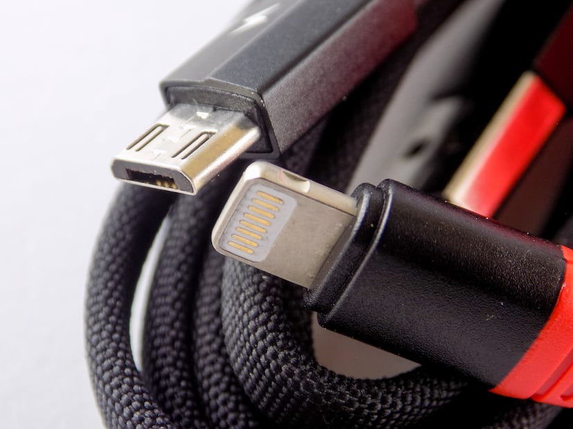 Los USB blancos corresponden a las primeras generaciones del estándar. Foto: Pixabay