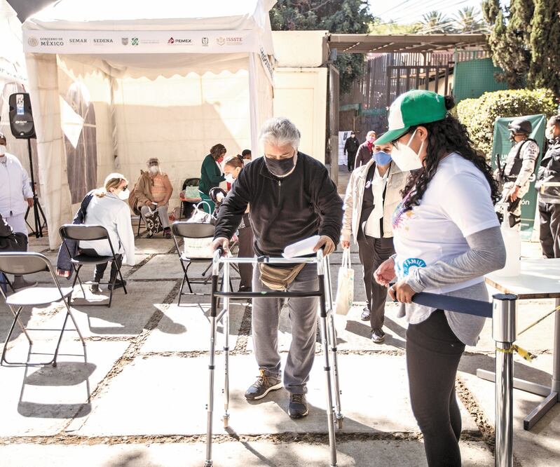 Los adultos deberán registrarse y esperar su cita para vacunarse. Foto: ARCHIVO EL UNIVERSAL