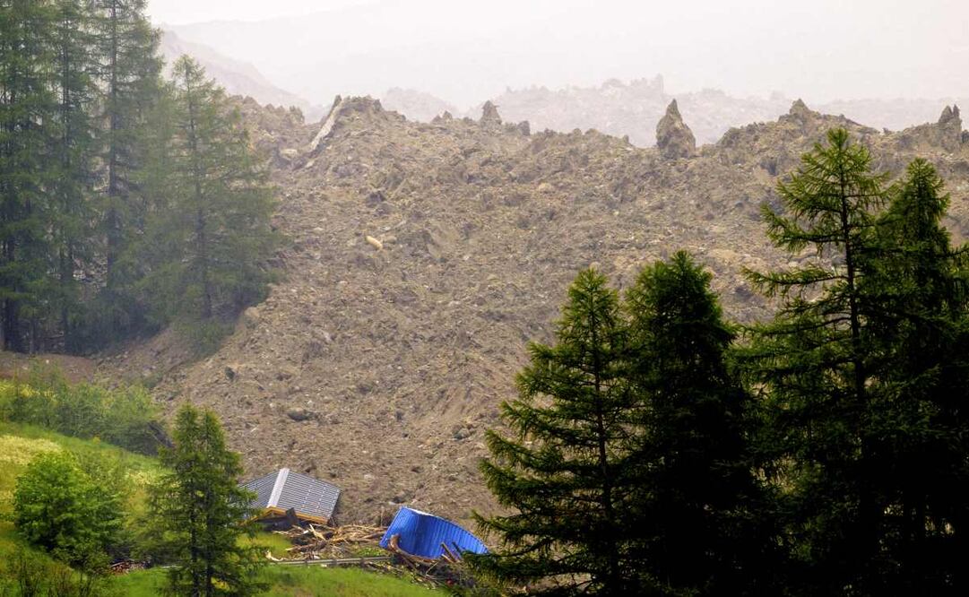 Los efectos de la avalancha en Wiler, luego del colapso del glaciar Birch en Blatten, Suiza, el 28 de mayo del 2025. Foto: AP