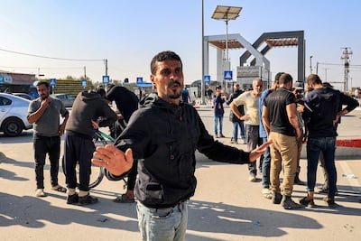 Israel expulsa a cientos de empleados gazatíes hacia la Franja, en plena guerra con Hamas