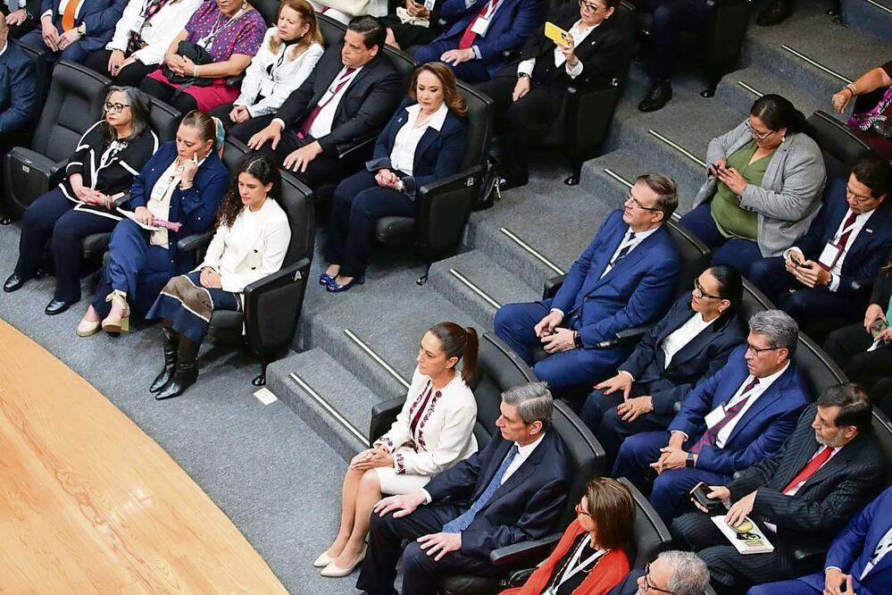 Norma Piña, Guadalupe Taddei y Luisa Alcalde, en primera fila. Foto Especial