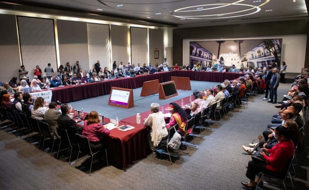 Reunión entre la Secretaría de Gobernación (Segob), la Comisión Nacional de Derechos Humanos (CNDH) y víctimas de la Guerra Sucia. Foto: Especial