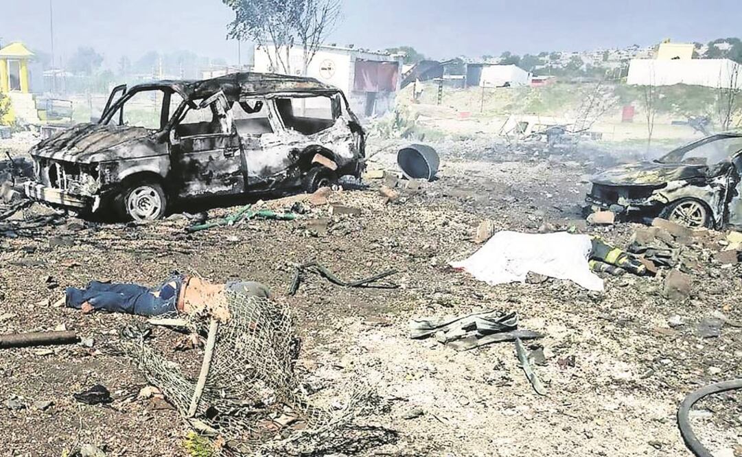 Los cuerpos de policías municipales, estatales, de bomberos, Protección Civil y colonos que se acercaron a ayudar quedaron esparcidos en el terreno (ESPECIAL)