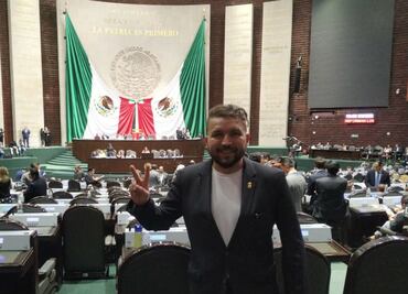"Poncho" Lizárraga de El Recodo visita San Lázaro; "AMLO va muy bien", dice