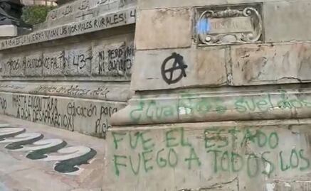 Vandalizan, otra vez, Ángel de la Independencia en marcha por desaparecidos de Ayotzinapa