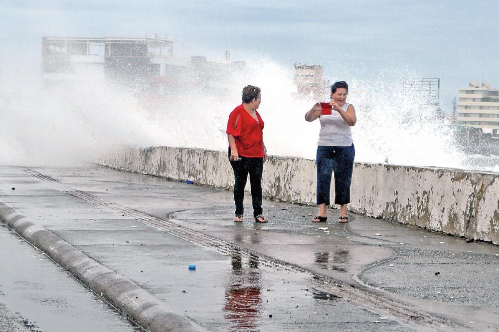 Se presentaron fuertes vientos en los estados de Coahuila y Veracruz, que causaron caídas de postes, incendios y fugas de gas (PATY MORALES. EL UNIVERSAL)