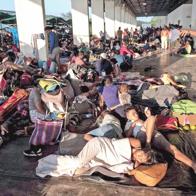 De acuerdo con los Servicios de Salud y la Dirección de Protección Civil, en la caravana que descansa en Juchitán hay al menos 18 mujeres embarazadas. Foto: GUILLERMO ARIAS. AFP