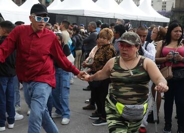 Bailan bajo la lluvia al ritmo de sonideros en el Zócalo de la CDMX; “es una forma de identidad”, expresan