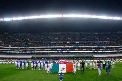 Barras no respetan el Himno Nacional en la Final de Liga MX
