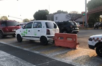 Taxistas bloquean vialidades frente al Centro de Justicia de la Fiscalía mexiquense en Tlalnepantla