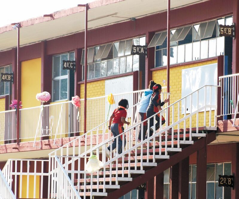 La basificación de 2 mil docentes que tenían contrato temporal es otro de los logros de la Sección 22. Foto: ARCHIVO EL UNIVERSAL