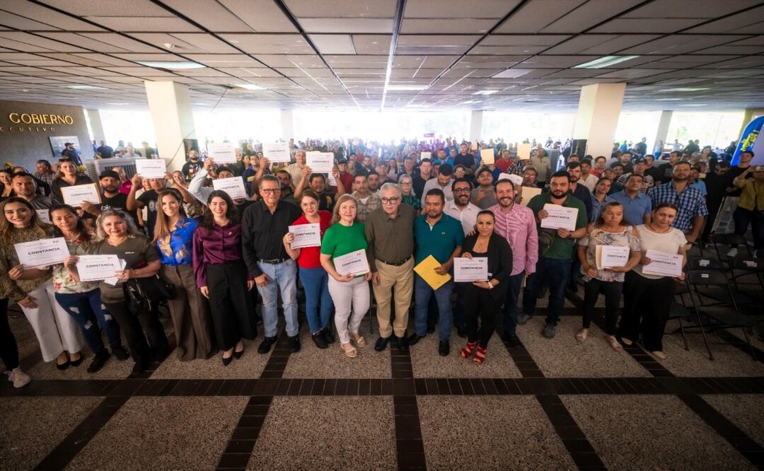 Impulsa gobernador Rocha Moya programa de auto empleo; entrega 740 equipos con valor de 1.2 mdp . Foto: Especial