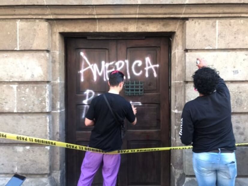 Mujeres trans protestan y entran a la fuerza al Congreso CDMX VIDEO