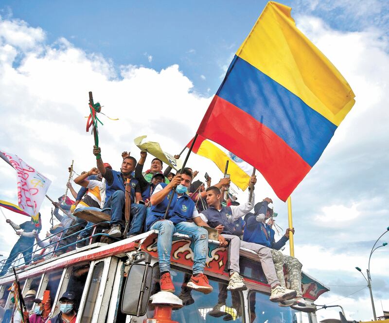 Indígenas procedentes del departamento (estado) del Cauca llegaron a Cali, Colombia, para sumarse a las jornadas de protestas contra la reforma tributaria, mientras se conmemora el Día Internacional de los Trabajadores. Foto: ERNESTO GUZMÁN JR. EFE