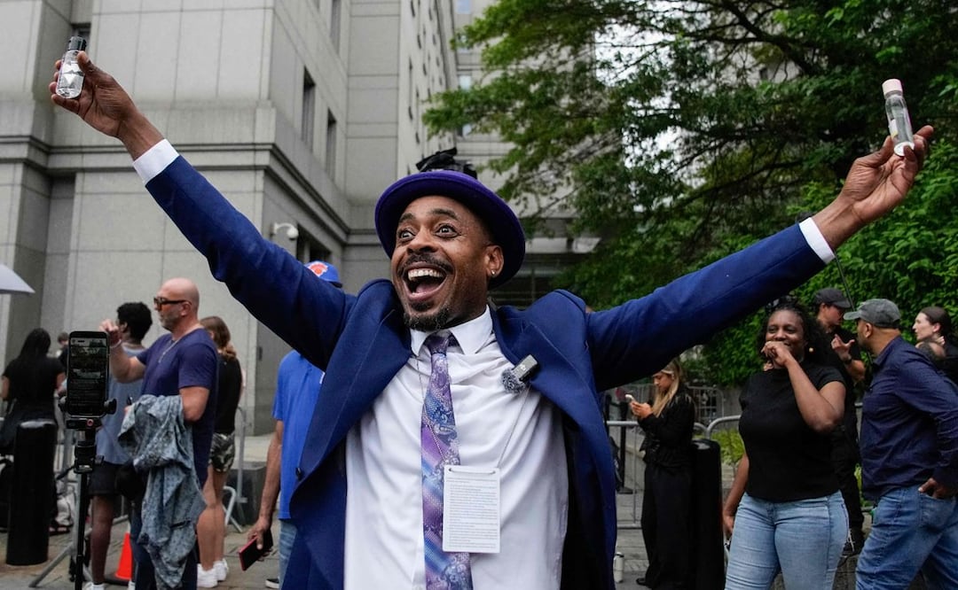 La gente reacciona frente a la corte federal tras el anuncio de los veredictos durante el juicio de Sean Combs por tráfico sexual y crimen organizado en la Corte Federal de Manhattan. Foto: EDUARDO MUNOZ ALVAREZ / GETTY IMAGES NORTH AMERICA / Getty Images via AFP.