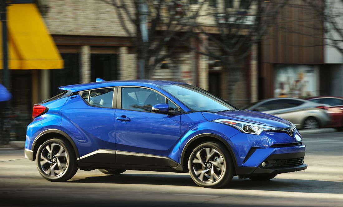 El nuevo Toyota C-HR es una especie de hatchback subcompacto con una plataforma elevada