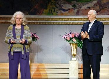 Karen Uhlenbeck, primera mujer que recibe el "Nobel" de matemáticas