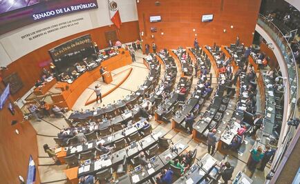 Con un minuto de aplausos, recuerdan a José José en el Senado