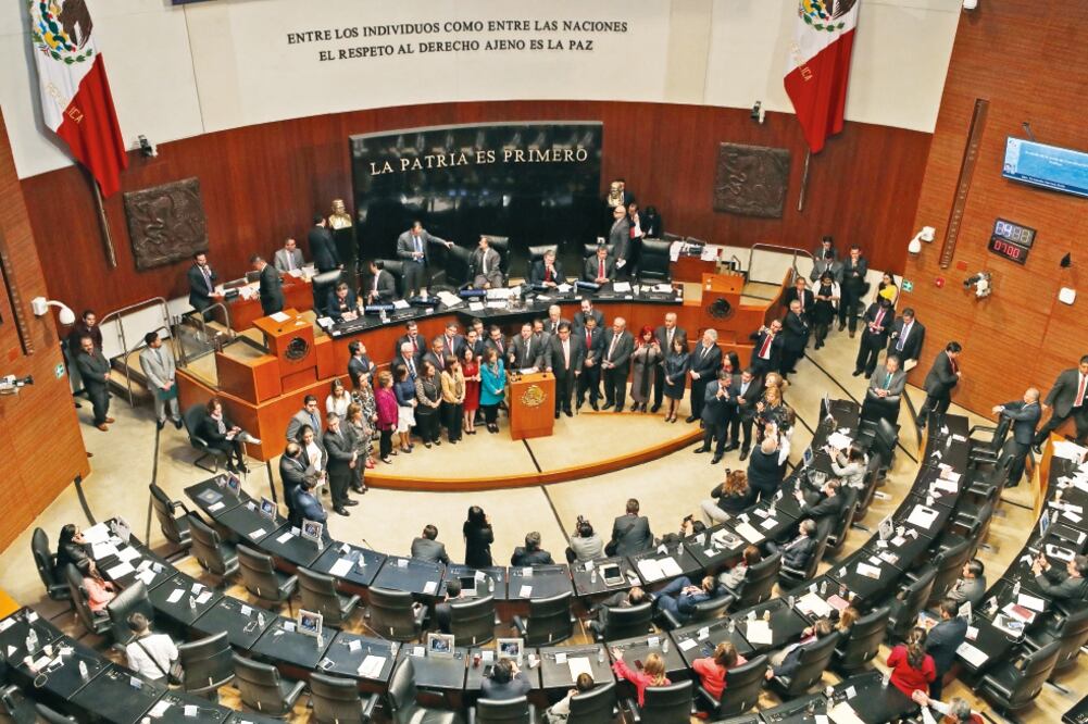 Senadores del PAN, PRD y PT realizaron la toma de la tribuna del Senado de la República durante la sesión en la que se abordó la destitución de Santiago Nieto, ex titular de la FEPADE (IRVIN OLIVARES. EL UNIVERSAL)