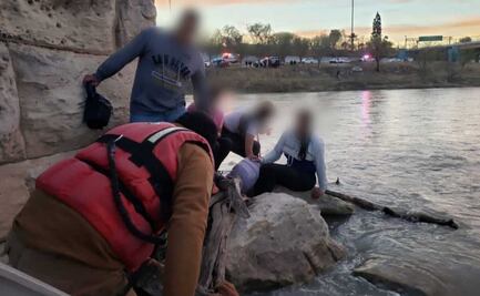 Rescatan a familia con síntomas de hipotermia sobre rocas en medio del Río Bravo 