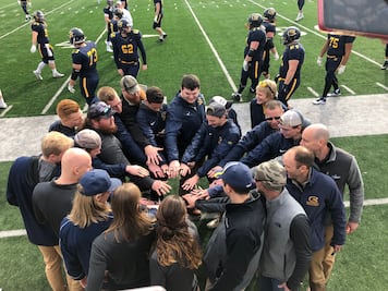 Atletas universitarios recibirán pagos por derechos de nombre e imagen