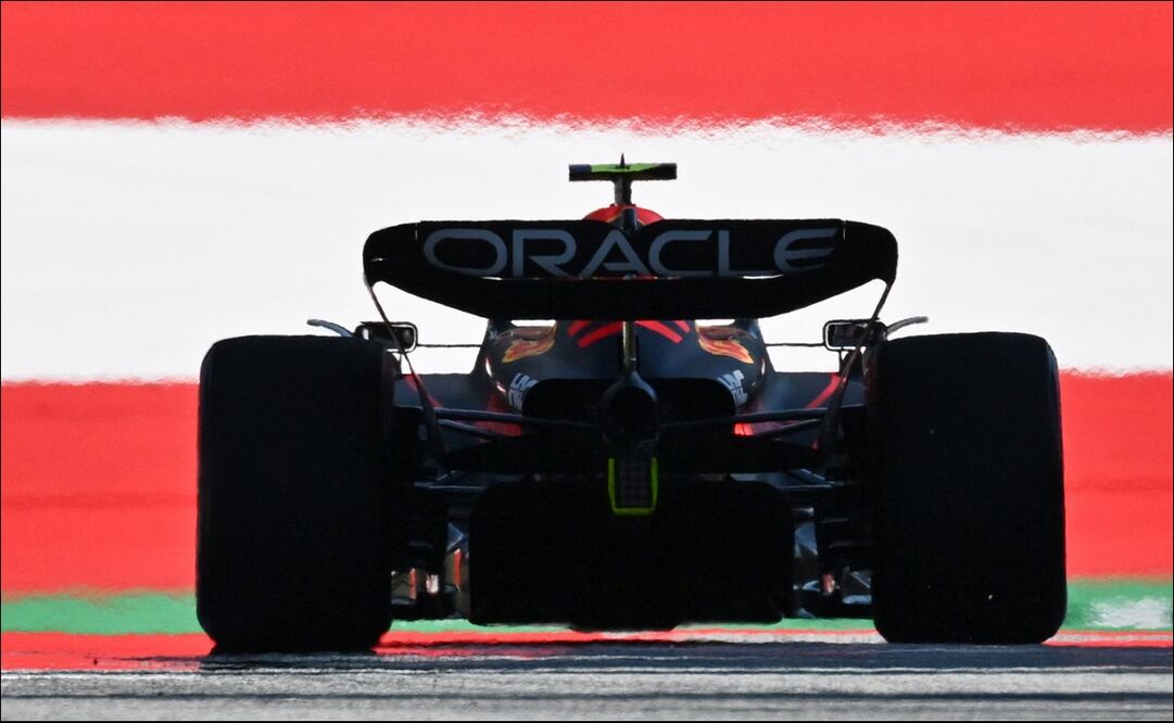 CHECO PÉREZ ASEGURA NO ESTAR TAN CÓMODO CON SU RB18 - FOTO: AFP