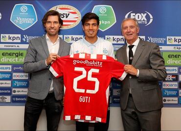 Erick Gutiérrez es presentado con el PSV