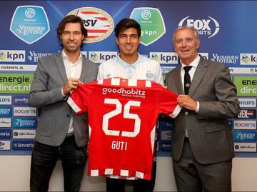 Erick Gutiérrez es presentado con el PSV