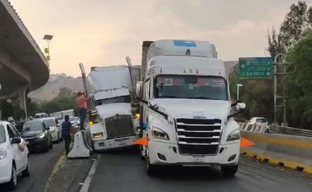 El accidente ocurrió en dirección a la caseta de Tepotzotlán, a la altura de la colonia La Quebrada de Cuautitlán Izcalli y no dejó personas lesionadas. Foto: Especial