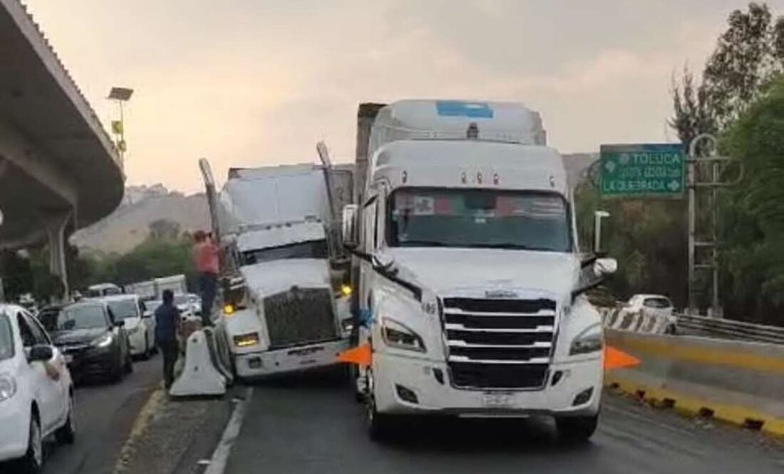 El accidente ocurrió en dirección a la caseta de Tepotzotlán, a la altura de la colonia La Quebrada de Cuautitlán Izcalli y no dejó personas lesionadas. Foto: Especial