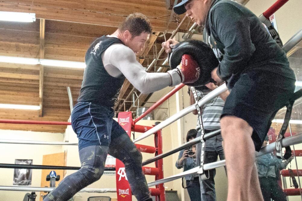 Eddy Reynoso, entrenador del tapatío, lo ve como una figura en ascenso (GOLDEN BOY PROMOTIONS)