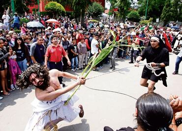 A los 72 años, a doña Leonarda aún le entristece el Viacrucis
