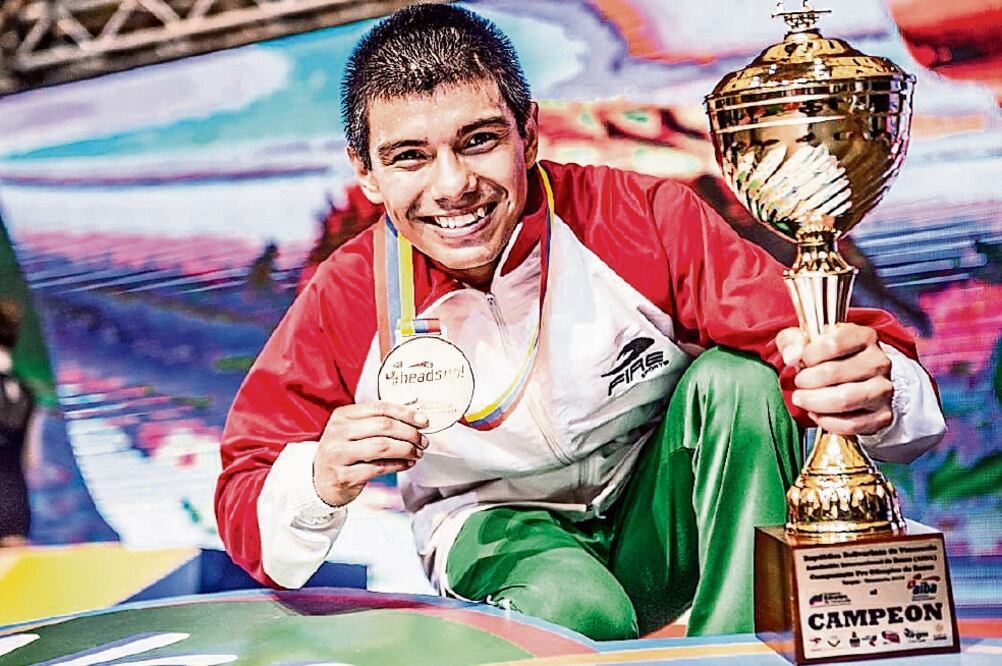 Joselito Velázquez derrotó al ecuatoriano Carlos Quipo en los 49kg (AIBA)