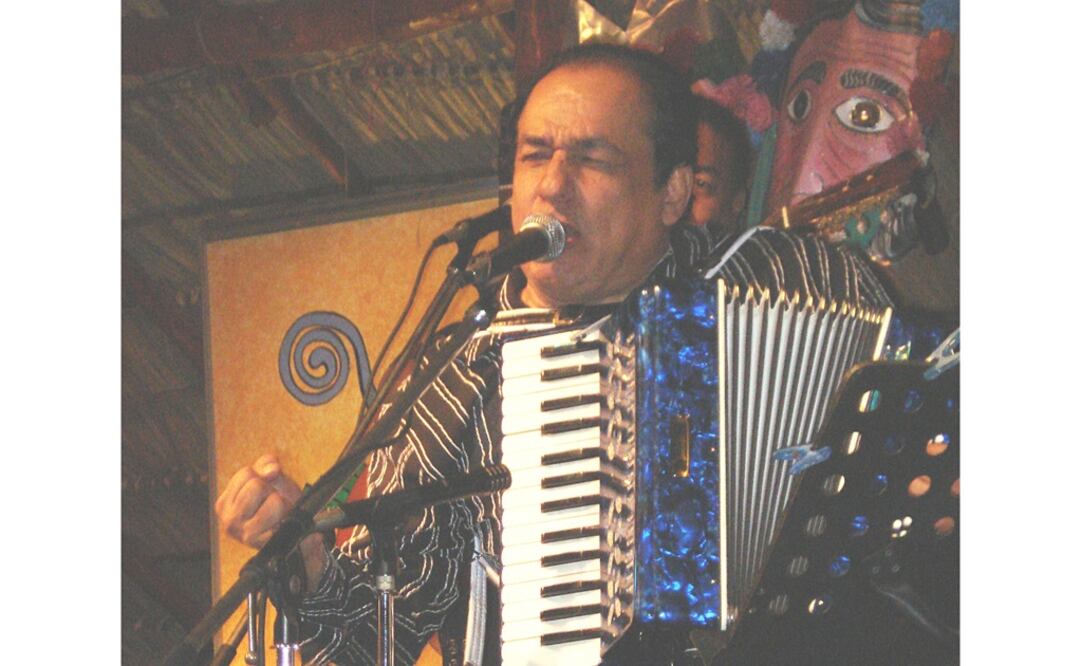 El compositor nicaragüense Carlos Mejía Godoy en una presentación en “La Casa de los Mejía”, centro de diversión nocturna de Managua. (Foto: José Meléndez/El Universal)