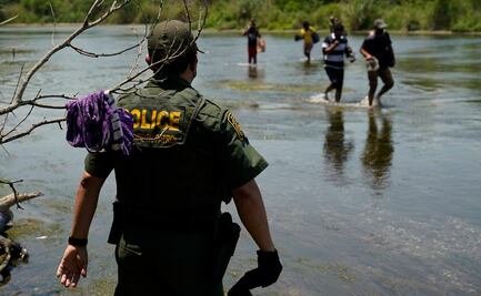 Departamento de Justicia pide a Texas frenar orden para detener migrantes
