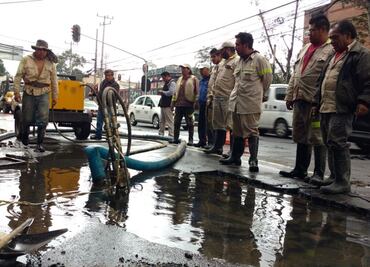 Se perdieron cerca de 200 mil litros de agua por fuga en Avenida Universidad