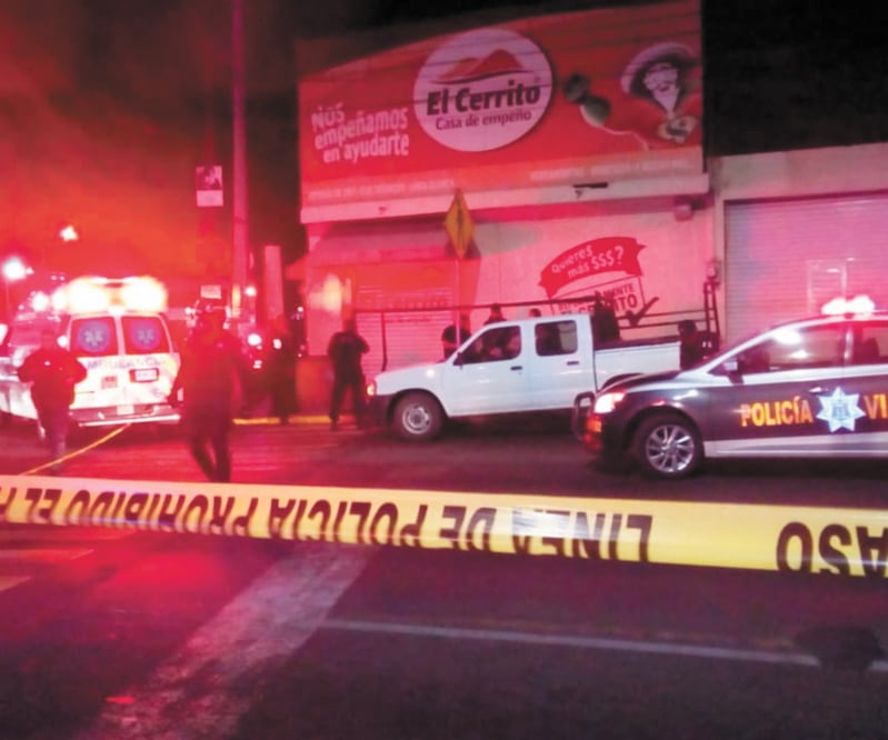 La noche del sábado Gabriela “N” robó un fusil de asalto que estaba dentro de una patrulla y amenazó a conductores. Foto: ESPECIAL