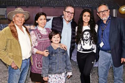 Renata Notni celebra trabajando