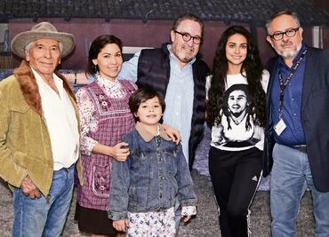 Renata Notni celebra trabajando