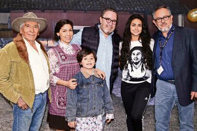 Renata Notni celebra trabajando