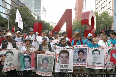 En riesgo, diálogo con PGR: padres de los 43