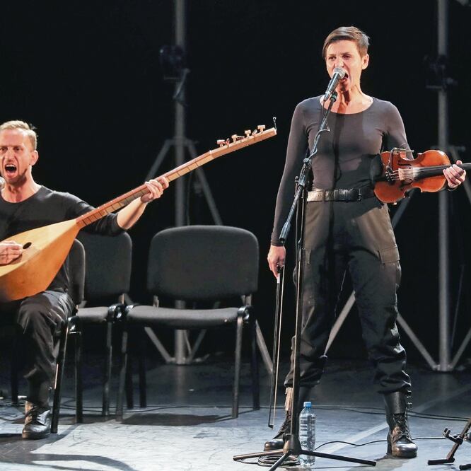 Música y teatro, claves en la pieza que aborda la discriminación a migrantes. JUAN CARLOS REYES. EL UNIVERSAL