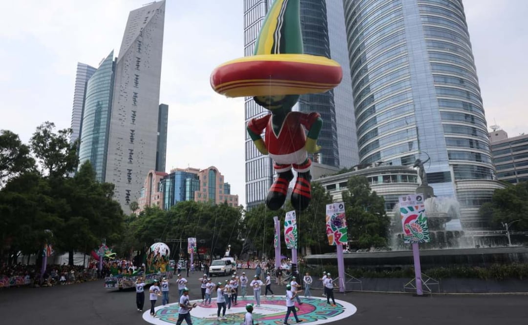 El Desfile Mundialista congregó a miles de personas en Paseo de la Reforma. Foto: Luis Camacho / EL UNIVERSAL