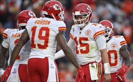 Los Chiefs vencen a Denver y aún aspiran a quedar primeros en la AFC