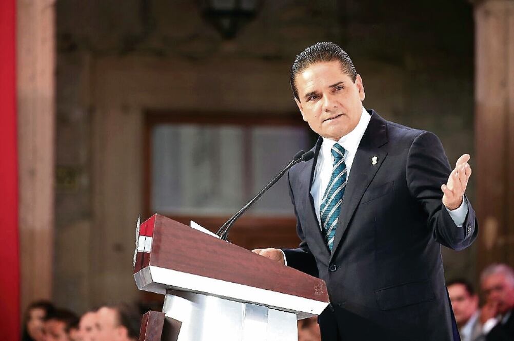 El gobernador Silvano Aureoles señaló que el impedir actividades productiva s y comerciales pone en riesgo el ingreso y fuentes laborales de los trabajadores. (ESPECIAL)