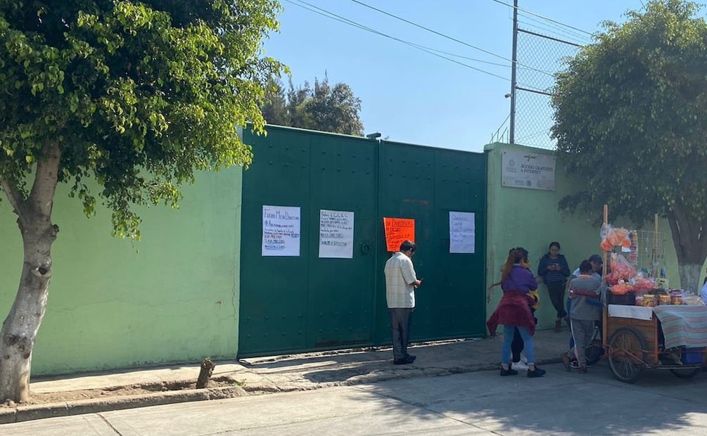 Docentes del Edomex acusan de corrupción a dos funcionarias de la Secretaría de Educación en Texcoco. Foto: Emilio Fernández