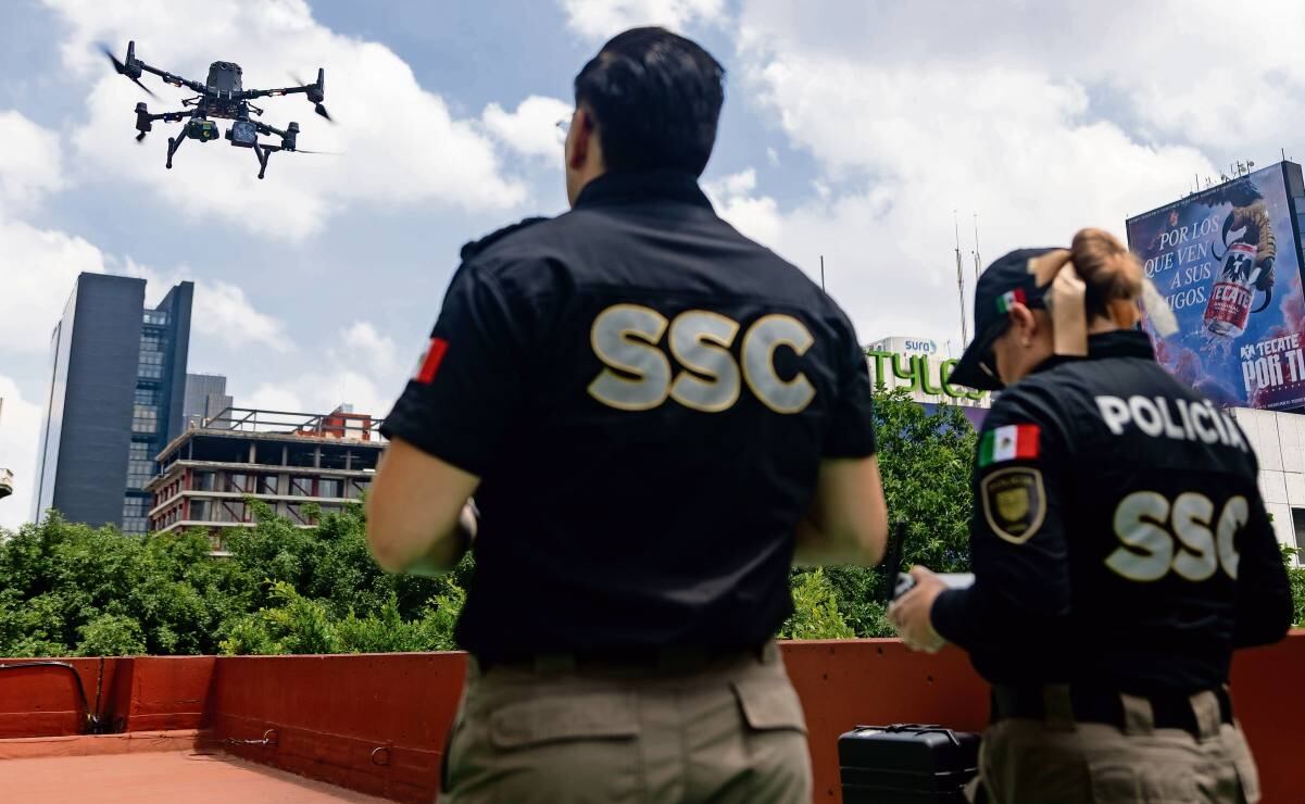 Además de las tareas de inteligencia, los drones pueden ser vistos sobrevolando y apoyando en eventos masivos. Foto: Hugo Salvador / EL UNIVERSAL