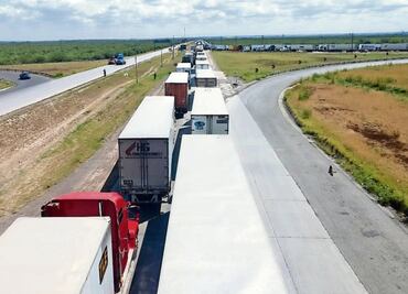 Manifestación en puente fronterizo ocasiona caos vial