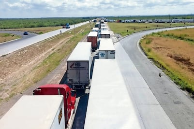 Manifestación en puente fronterizo ocasiona caos vial
