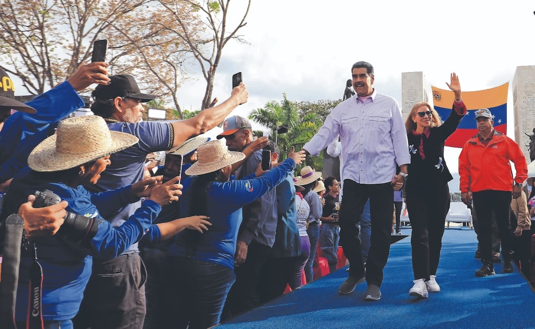 El mandatario venezolano Nicolás Maduro junto a Cilia Flores en un acto de gobierno, en Caracas, el 21 de febrero pasado. Foto: de EFE